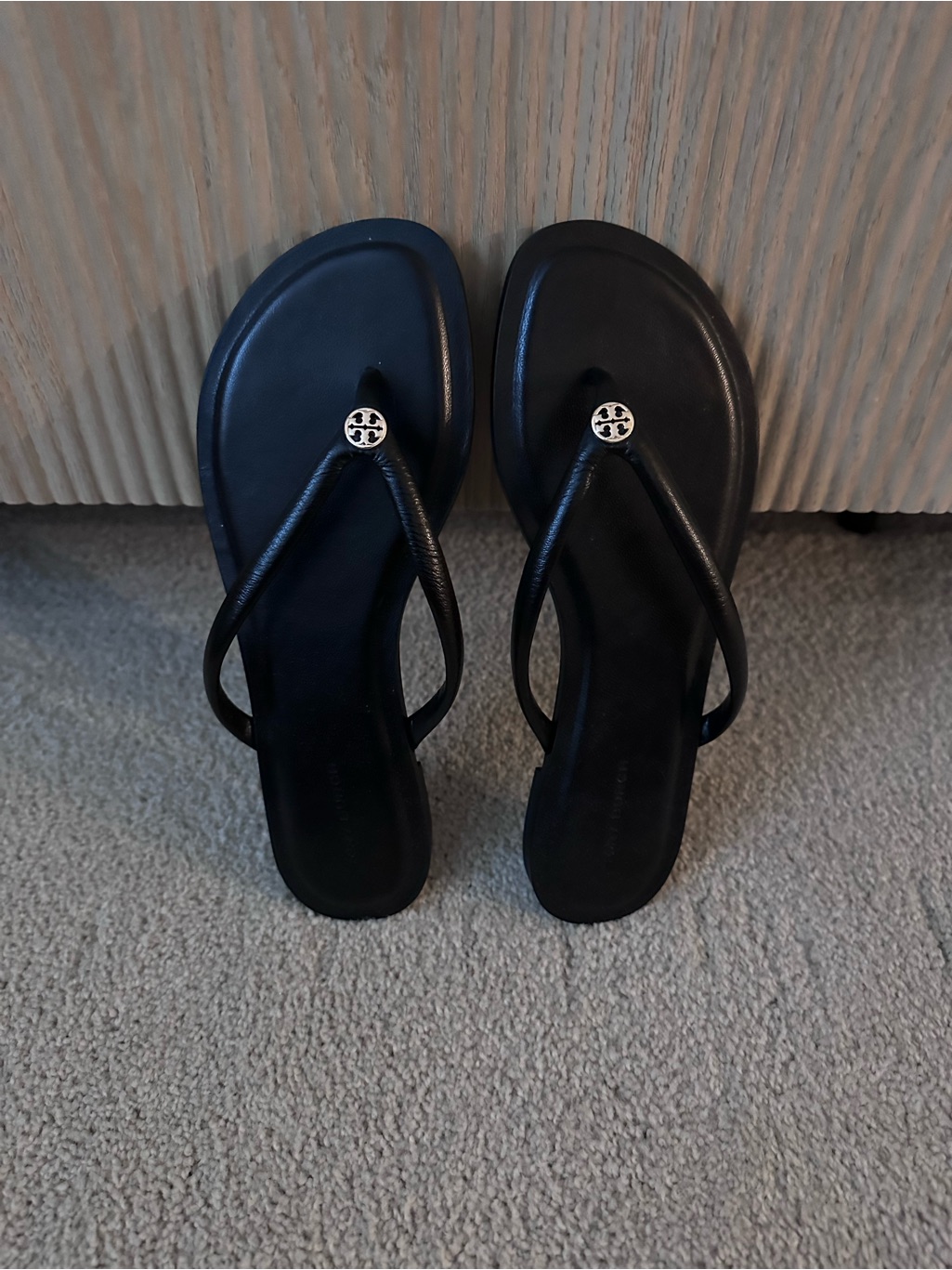 Tory Burch Black Womens FlipFlop Sandals 65 Brand New